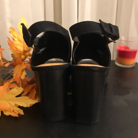 🍁Tommy Hilfiger Black suedish Peep toe booties🍁 - Picture 4 of 8